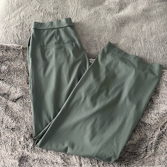 HALARA Sage Green Activewear Pants - Picture 2 of 3